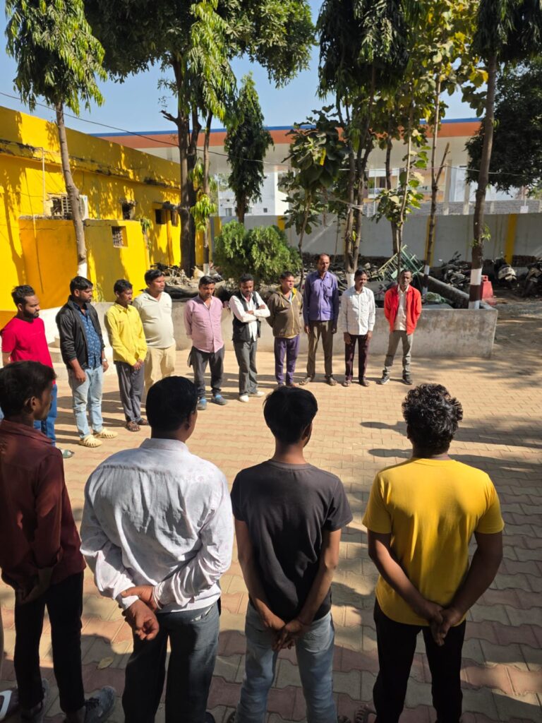 नववर्ष को लेकर पुलिस सख्त, गुंडा व निगरानी बदमाशों की कराई गई परेड, शांति व्यवस्था भंग करने पर कड़ी कार्रवाई की चेतावनी