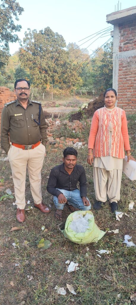 बलौदाबाजार में आबकारी विभाग की बड़ी कार्रवाई: 25 बल्क लीटर महुआ शराब जब्त, आरोपी गिरफ्तार