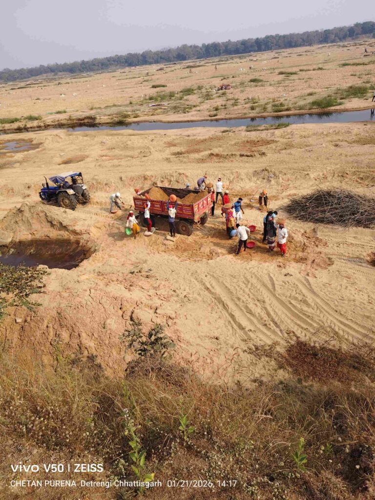 रेत माफिया का राज! दतरेंगी में प्रशासन बेखबर, माइनिंग विभाग की नाक के नीचे रोज़ 300 ट्रॉली अवैध रेत का उठाव