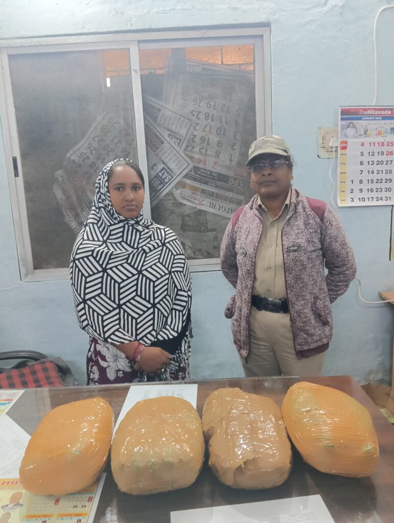 3 किलो 800 ग्राम मादक पदार्थ के साथ महिला गिरफ्तार
