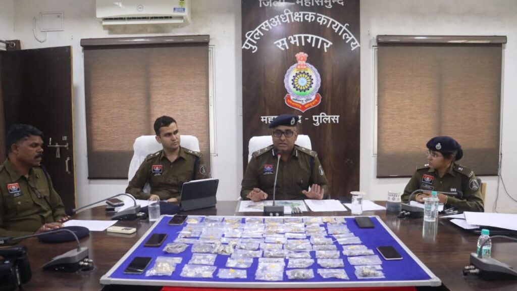 पुलिस ने सुलझाई चोरी और डकैती की दो बड़ी गुत्थियां, सगे चाचा और बहन को ही बनाया था निशाना