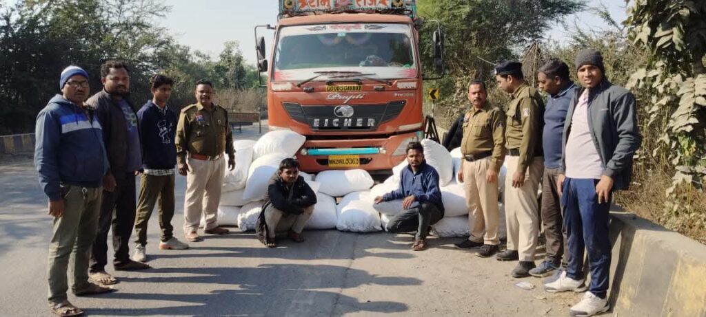 महासमुंद पुलिस की बड़ी कार्रवाई: 4 करोड़ 75 लाख का गांजा जब्त, दो अंतर्राज्यीय तस्कर गिरफ्तार