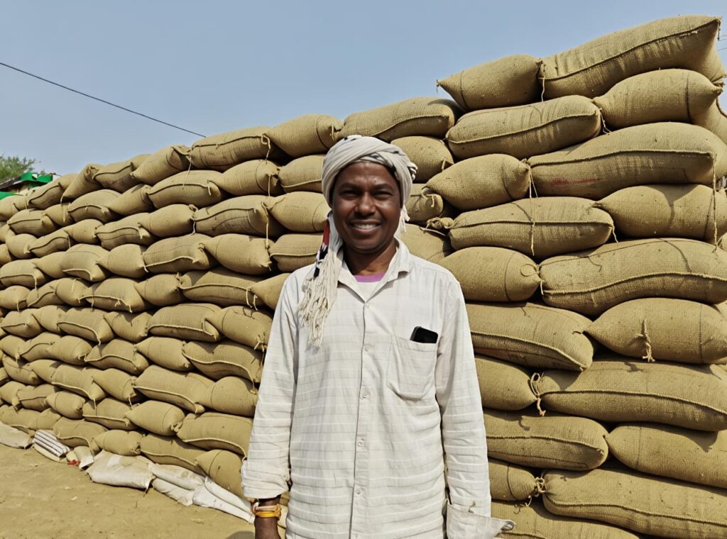 धान का सही दाम और बेहतर व्यवस्थाओं से खुश किसान किसान रूपचंद साहू ने 3100 रुपये प्रति क्विंटल धान खरीदी पर मुख्यमंत्री के प्रति जताया आभार