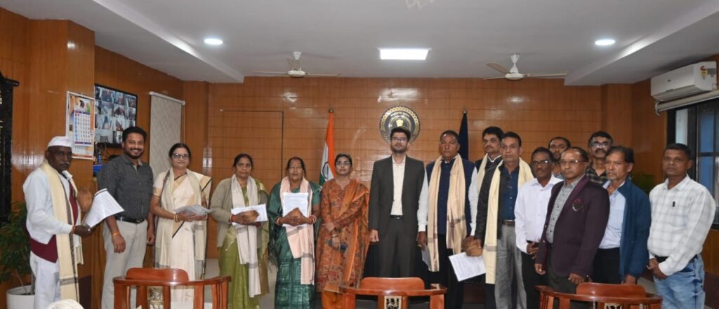 अधिवर्षिता पर सेवानिवृत्त 7 शासकीय सेवकों का गरिमामय सम्मान