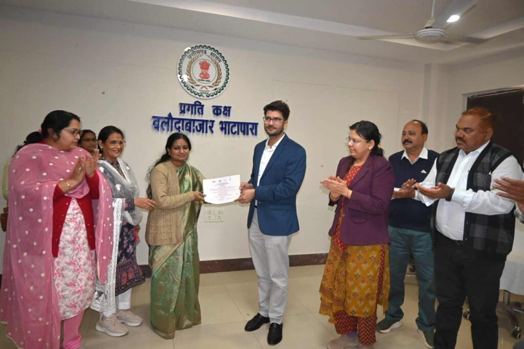 कलेक्टर ने स्वच्छ एवं हरित विद्यालय रेटिंग अंतर्गत चयनित शालाओं को किया सम्मानित