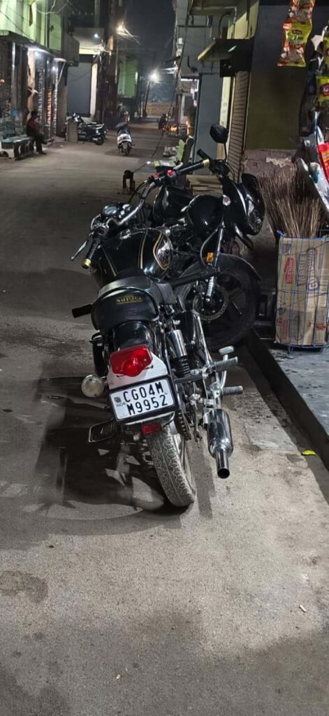 भाटापारा में मॉडिफाइड साइलेंसर पर कड़ी कार्रवाई, त्रिनयन शिकायत हेल्पलाइन से मिली सूचना पर ₹5000 का समन शुल्क वसूला