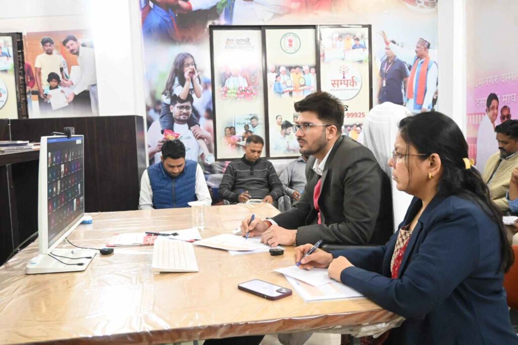 कलेक्टर दीपक सोनी ने पंचायत एवं ग्रामीण विकास विभाग के कार्यों की समीक्षा की, हितग्राही मूलक योजनाओं को प्राथमिकता देने के निर्देश