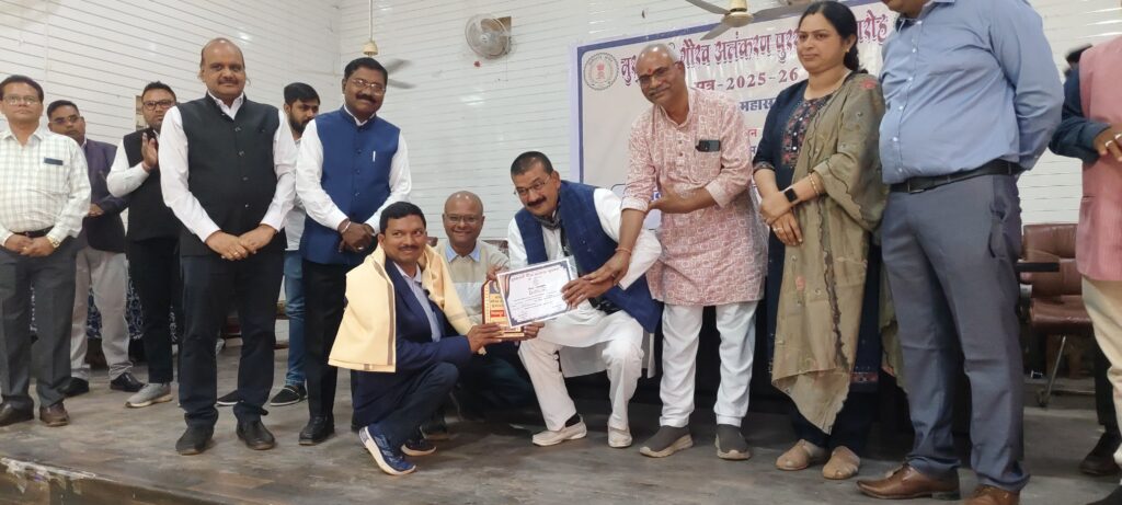 मुख्यमंत्री गौरव अलंकरण पुरस्कार “शिक्षादूत ” से प्रधान पाठक गफ्फार खान सम्मानित हुए