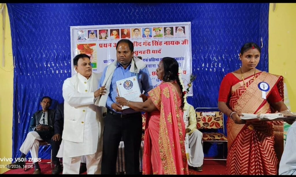 धमतरी में प्रादेशिक सम्यक प्रबोधन एवं प्रतिभा सम्मान समारोह संपन्न, वरिष्ठ पत्रकार लोचन चौहान ‘डॉ. भीमराव अंबेडकर फेलोशिप अवार्ड’ से सम्मानित