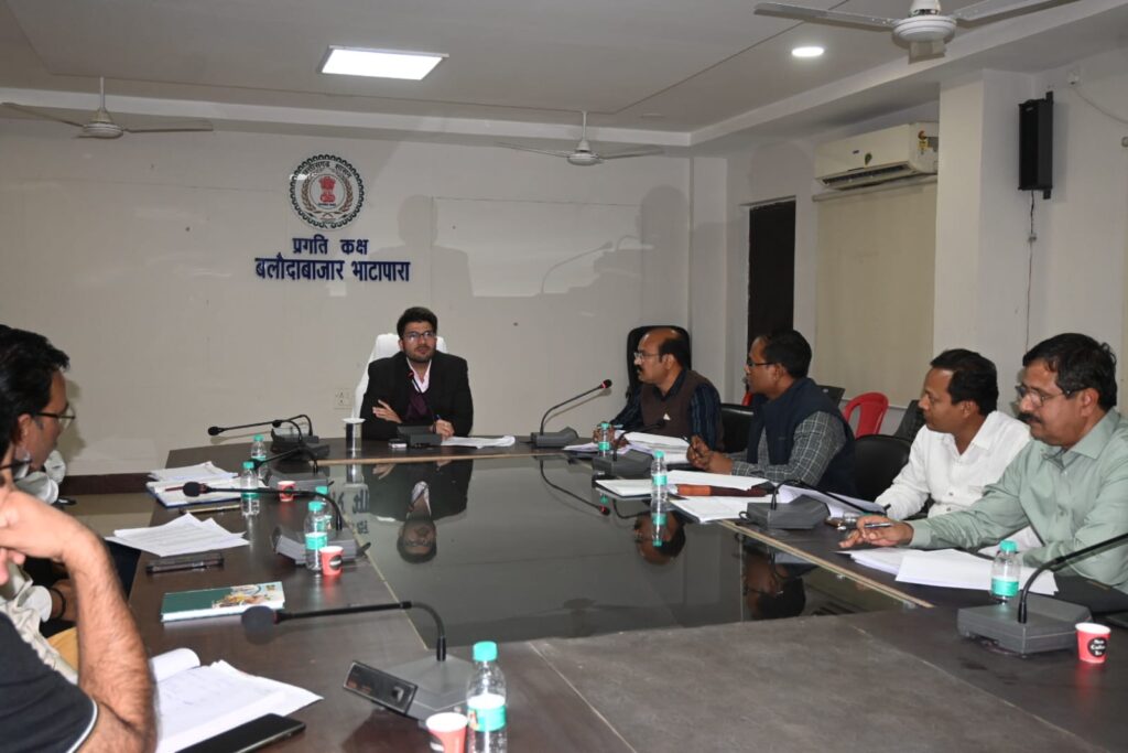 कलेक्टर ने पीएम सूर्य घर मुफ्त बिजली योजना की प्रगति हेतु ली समीक्षा बैठक