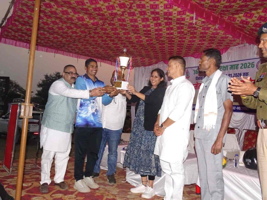 राष्ट्रीय सड़क सुरक्षा माह 2026 के तहत भाटापारा में क्रिकेट प्रतियोगिता का भव्य समापन, पुलिस टीम बनी विजेता