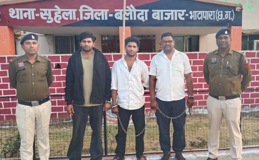 हिरमी शराब दुकान में प्राणघातक मारपीट करने वाले तीन आरोपी गिरफ्तार सुहेला थाना क्षेत्र का मामला, सीसीटीवी फुटेज से हुई पहचान