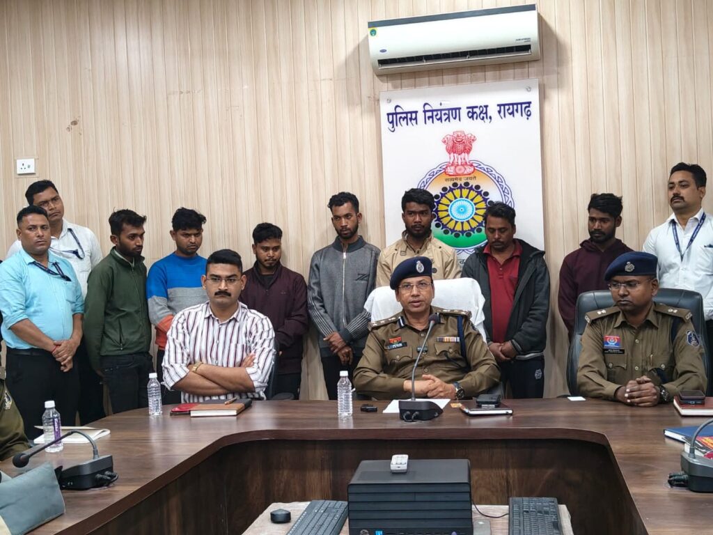 रायगढ़ पुलिस की बड़ी कामयाबी: बाइक चोरी और फर्जी दस्तावेजों के ‘सिंडिकेट’ का भंडाफोड़, 7 गिरफ्तार