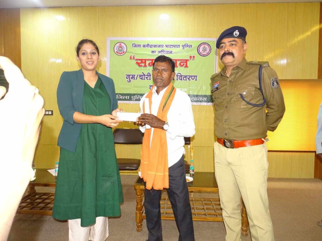 बलौदाबाजार-भाटापारा पुलिस का समाधान अभियान सफल, 417 गुम मोबाइल रिकवर