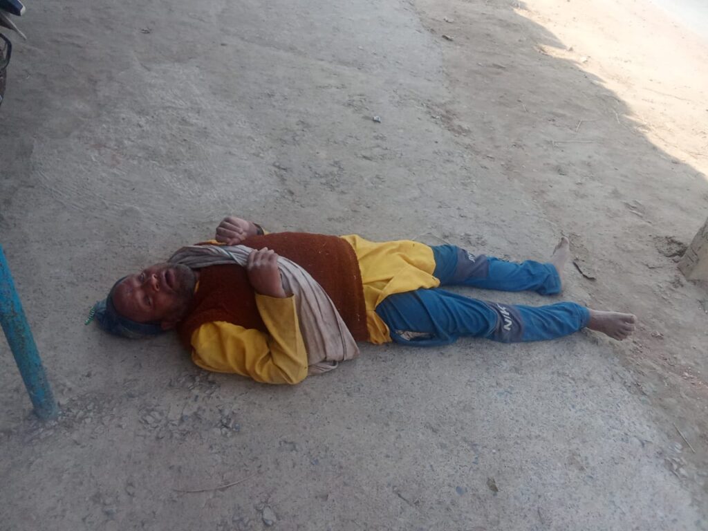 घटमड़वा के मुख्य मार्ग में शराबियों का जमावड़ा, कभी भी हो सकता है बड़ा हादसा