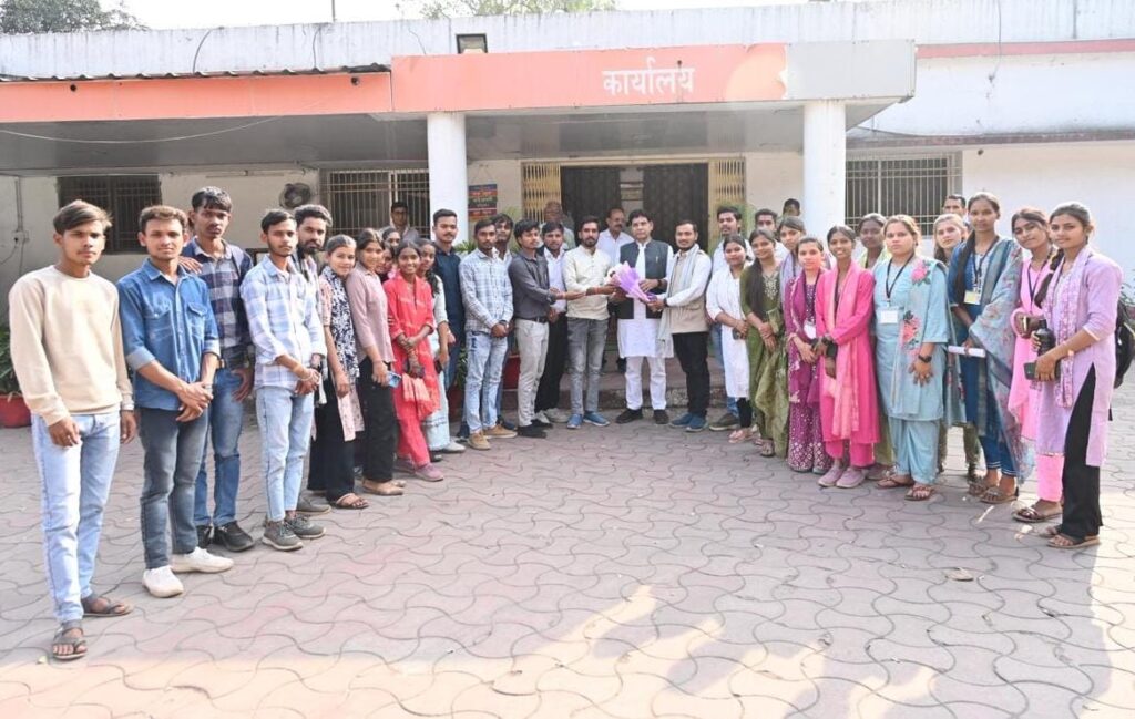 पलारी महाविद्यालय के छात्रों ने उच्च शिक्षा मंत्री से की मुलाकात, समस्याओं के समाधान का मिला आश्वासन