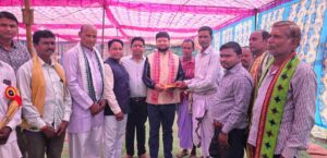 अष्टप्रहरी संकीर्तन हरिनाम यज्ञ में शामिल हुए जनपद सभापति प्रकाश सिन्हा, ग्रामीणों की समस्याएँ भी सुनीं