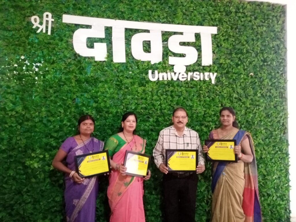 श्री दौवड़ा विश्वविद्यालय द्वारा सरस्वती शिशु मंदिर के शिक्षकों का सम्मान