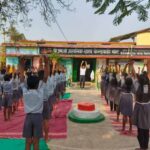 केंदवाही बार की प्राथमिक शाला में गूंजा योग का संदेश, योग शिक्षक जुगेन्द्र साहू ने दिया स्वस्थ तन–मन का मंत्र