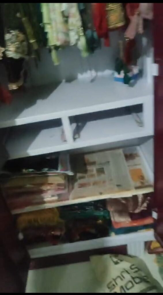 सलकपानी (बसना थाना क्षेत्र) में देर रात लाखों की चोरी ।