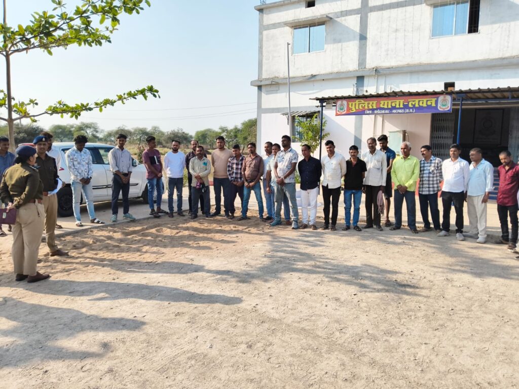 होली पर्व के मद्देनज़र थाना लवन में गुंडा व निगरानी बदमाशों की परेड शांति व्यवस्था बनाए रखने के लिए दी गई सख्त हिदायत