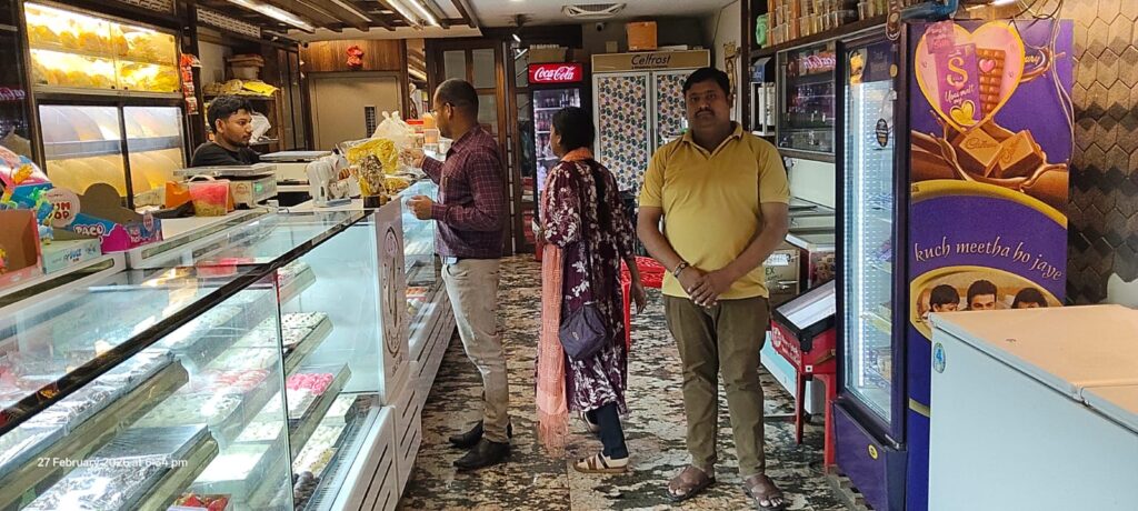 बलौदाबाजार में होली से पहले खाद्य एवं औषधि प्रशासन की सख्ती, मिठाई दुकानों से लिए नमूने, टाटा बेसन के एक बैच पर प्रतिबंध