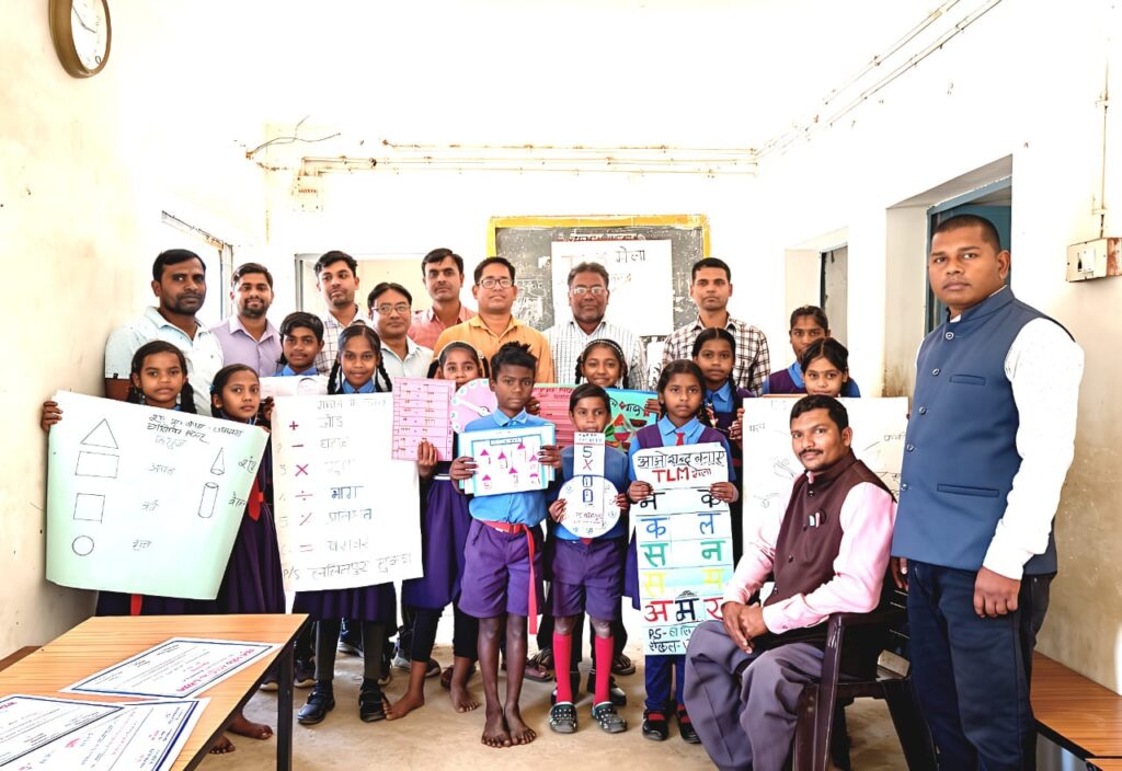 संकुल केंद्र जमदरहा में टीएलएम मेला, पठन-सहायक सामग्रियों की आकर्षक प्रदर्शनी