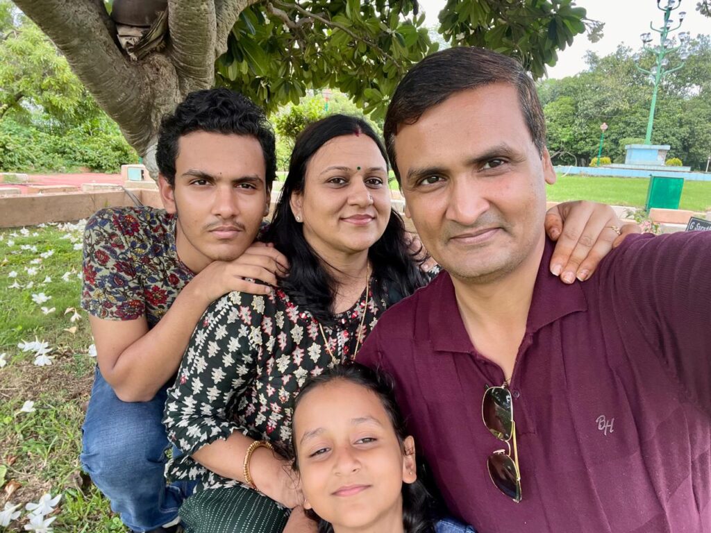 पिथौरा के राघव सिंघल ने जेईई मेन में 99.4% अंक लाकर बढ़ाया नगर का मान