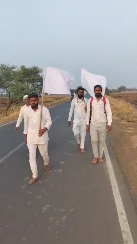 गिरौदपुरी धाम तक 70 किमी पैदल यात्रा: कोसीर के सतनाम सेना पदाधिकारियों ने पेश की आस्था और एकता की मिसाल