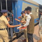 आस्था और सेवा का संगम: राजनांदगांव रेलवे स्टेशन पर जीआरपी ने बुझाई श्रद्धालुओं की प्यास