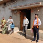 प्रधानमंत्री आवास योजना में गड़बड़ी की शिकायत, जांच के लिए ग्राम लावर पहुंचे अधिकारी