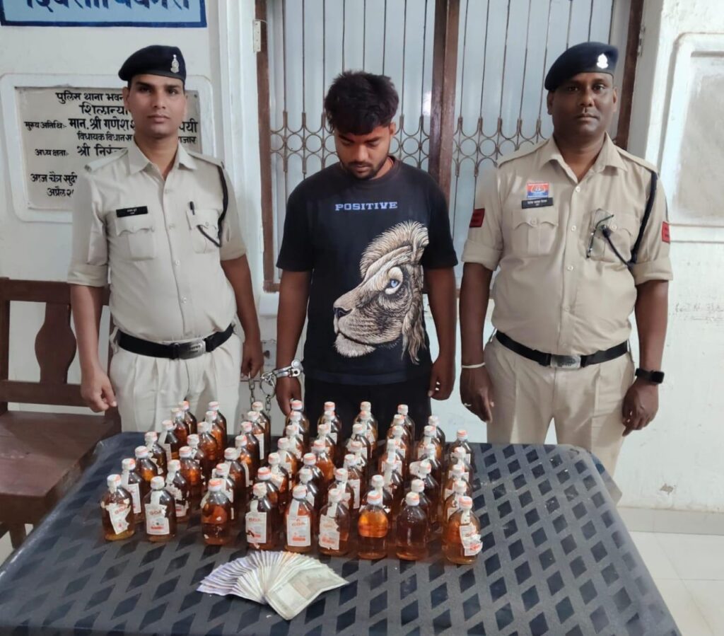 सुहेला पुलिस की बड़ी कार्रवाई: समाधान सेल की सूचना पर होली के दिन अवैध शराब तस्कर रोशन बघेल गिरफ्तार, 60 पाव गोवा शराब और 8000 रुपये जब्त