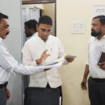 लवन तहसील कार्यालय और स्वामी आत्मानंद स्कूल का कलेक्टर ने किया निरीक्षण, लंबित ऑर्डरशीट पर तहसीलदार को नोटिस के निर्देश