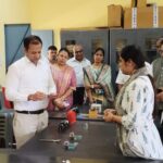 प्रभारी सचिव सिद्धार्थ कोमल परदेशी ने पीएमश्री स्वामी आत्मानंद स्कूल का किया निरीक्षण