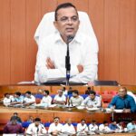 जांजगीर-चांपा में कलेक्टर जन्मेजय महोबे की सख्त समीक्षा बैठक, स्वच्छता, पीएम आवास और पेयजल व्यवस्था सुधारने के निर्देश