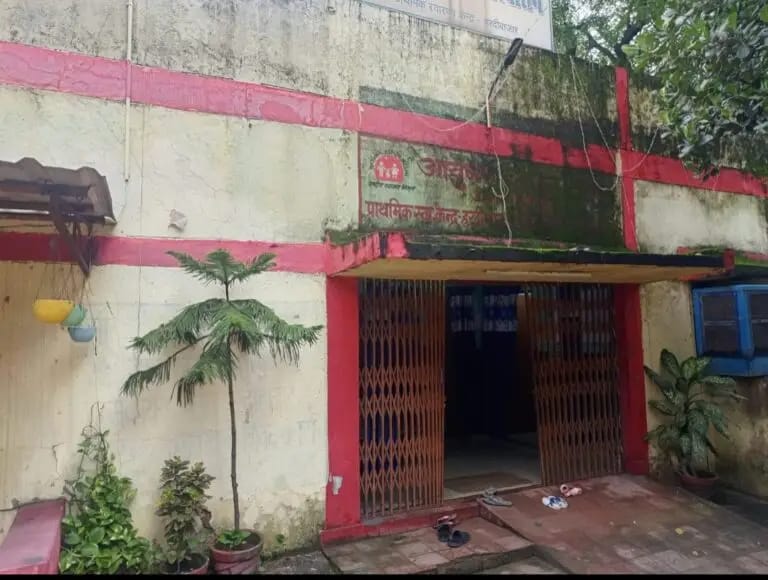 हरदी बाजार स्वास्थ्य केंद्र में एंटी रैबीज इंजेक्शन की कमी, कुत्ता काटने के मरीजों को हो रही परेशानी एक महीने से स्टॉक खत्म, मरीजों को बाजार से 400 रुपये में खरीदना पड़ रहा इंजेक्शन