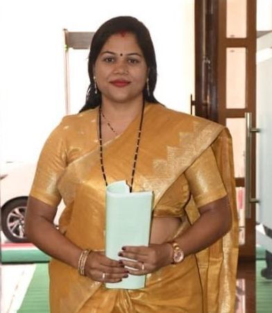 बिलाईगढ़ की जर्जर सड़कों का मुद्दा विधानसभा में गूंजा: विधायक कविता प्राण लहरे ने सरकार को घेरा, डिप्टी सीएम से मांगा जवाब