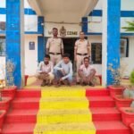 गरियाबंद पुलिस की बड़ी कार्रवाई: 21 पशु मुक्त, 30 लीटर महुआ शराब जब्त, 5 आरोपी गिरफ्तार