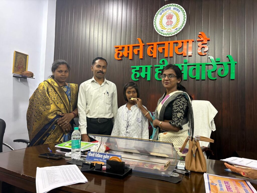 प्रियंजली कंवर ने नवोदय परीक्षा 2026 में रचा इतिहास, ऑल इंडिया रैंक 12 हासिल कर बढ़ाया कोरबा का मान जिला पंचायत उपाध्यक्ष निकिता मुकेश जायसवाल ने दी बधाई, मिठाई खिलाकर किया सम्मान