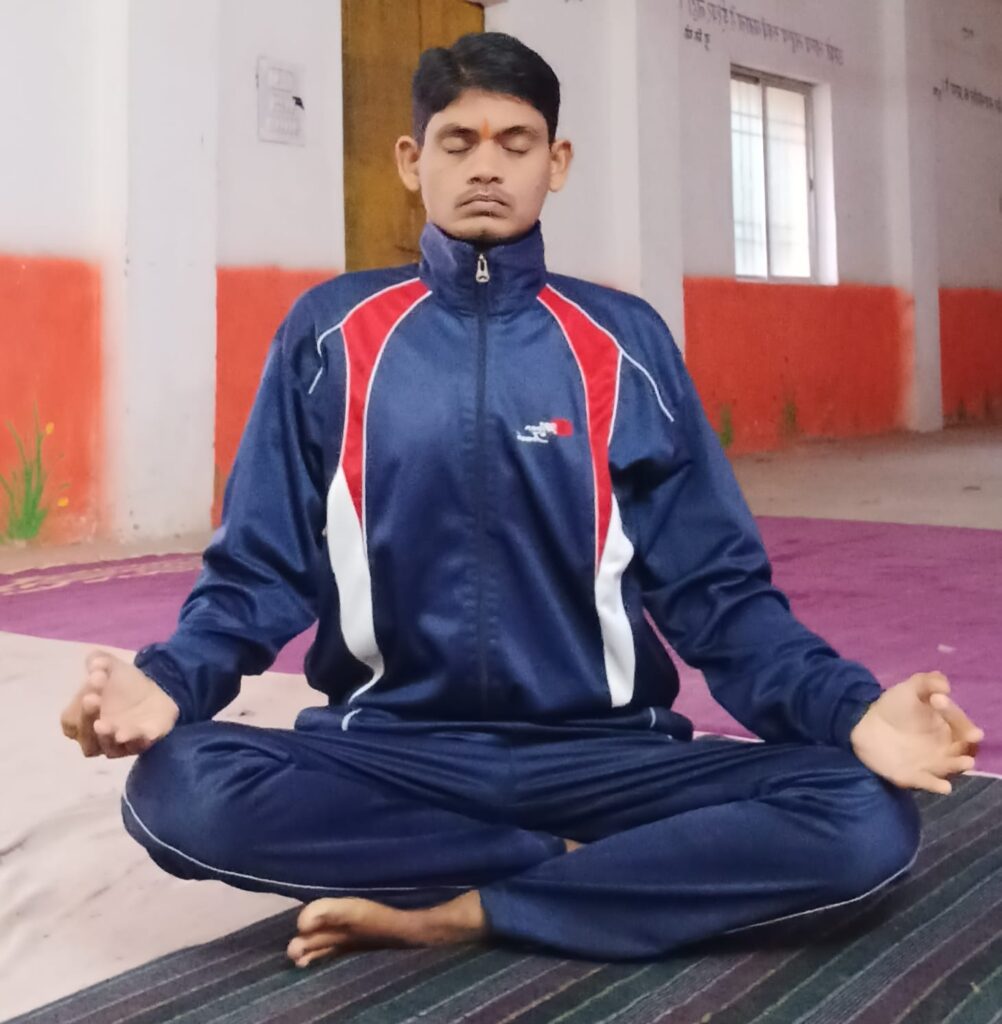 छुरा क्षेत्र में योग की अलख जगा रहे योगाचार्य मिथलेश सिन्हा, 12 वर्षों से निशुल्क सेवा जारी,
