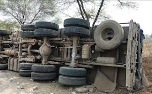 तिलाईपाली मार्ग का खतरनाक मोड़ बना हादसों का अड्डा, प्रशासन पर उठे सवाल