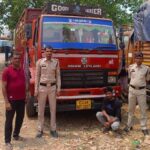 महासमुंद में अवैध महुआ परिवहन पर बड़ी कार्रवाई 16 टन महुआ सहित 24 लाख की संपत्ति जब्त