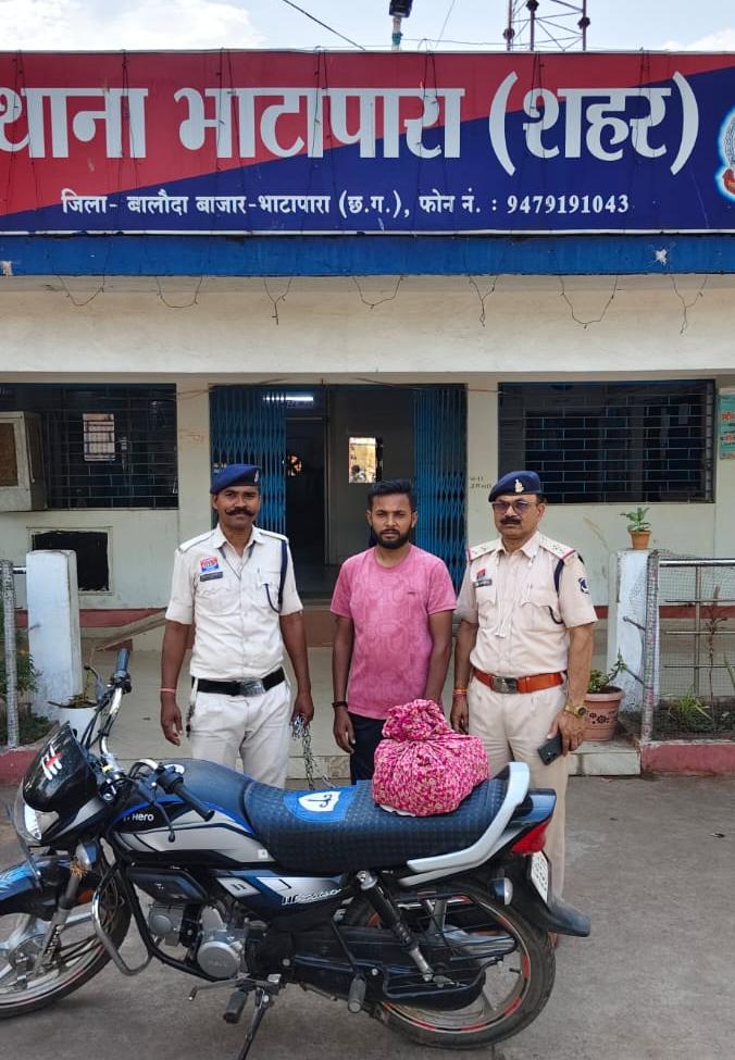 समाधान सेल की सूचना पर कार्रवाई: अवैध शराब बेचते युवक गिरफ्तार, शराब व वाहन जब्त