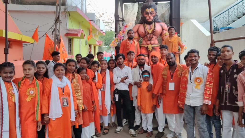 गरियाबंद में हनुमान जन्मोत्सव पर निकली भव्य शोभायात्रा, हुआ भोग-भंडारे का आयोजन,