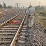 हथबंद-रिंगनी के बीच रेलवे ट्रैक पर मिली अज्ञात महिला की लाश, ट्रेन से कटने की आशंका, पुलिस पहचान में जुटी