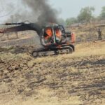 करदा गांव में जेसीबी मशीन में लगी आग, चालक की सूझबूझ से टला बड़ा हादसा