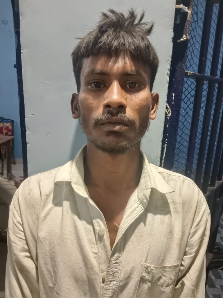 समाधान सेल की सूचना पर कार्रवाई: अवैध शराब बेचते आरोपी गिरफ्तार, 35 पाव शराब जब्त