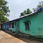 जनपद कर्मचारियों के आवास पर एम्बुलेंस चालक व पशु अधिकारी समेत अन्य का कब्जा