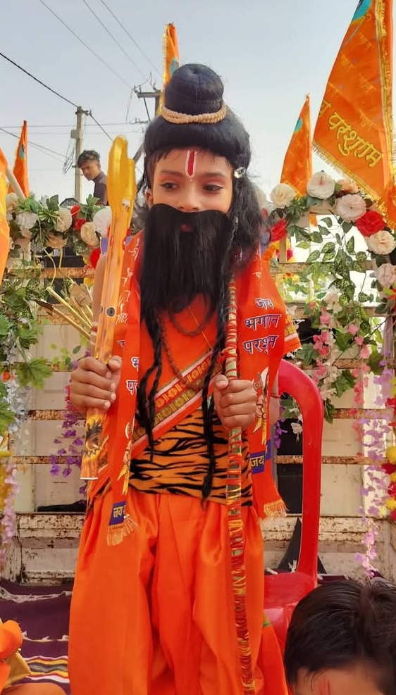 जय परशुराम  से गूंजा पलारी; भव्य शोभायात्रा और सम्मान समारोह में दिखी एकता की ताकत