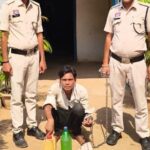 समाधान सेल की मदद से सोनाखान पुलिस की बड़ी कार्रवाई, अवैध महुआ शराब बेचते एक आरोपी गिरफ्तार